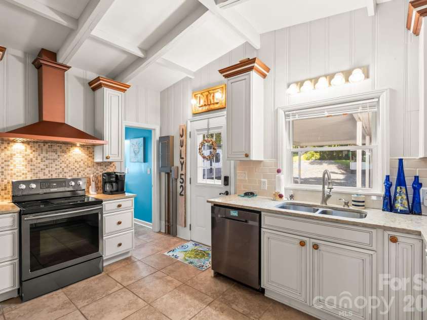 309 Shoreline Drive, Lexington, NC 27292.  MLS# CAR4335385, YatesRealty ID 2523. 