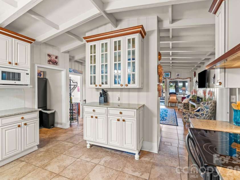 309 Shoreline Drive, Lexington, NC 27292.  MLS# CAR4335385, YatesRealty ID 2523. 