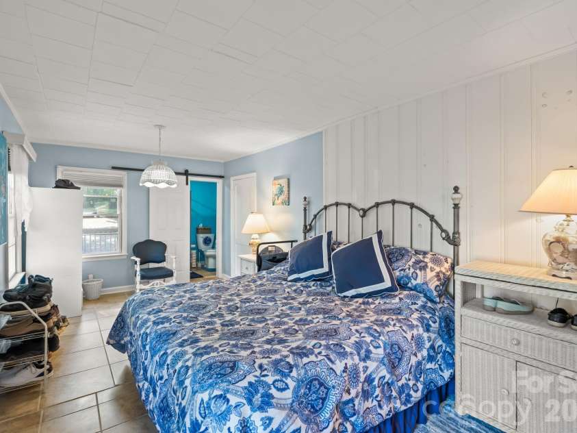 309 Shoreline Drive, Lexington, NC 27292.  MLS# CAR4335385, YatesRealty ID 2523. 