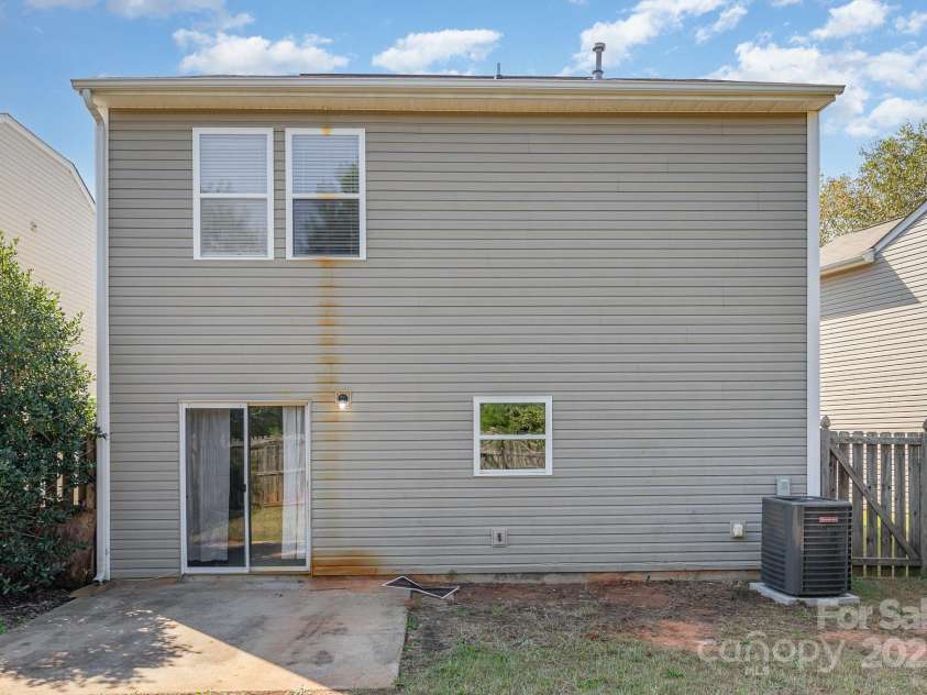 4803 Roxfield Lane, Charlotte, NC 28215.  MLS# CAR4189559, YatesRealty ID 2523. 