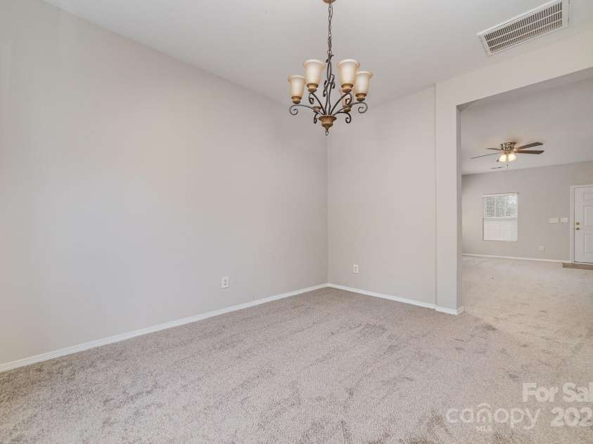 4803 Roxfield Lane, Charlotte, NC 28215.  MLS# CAR4189559, YatesRealty ID 2523. Dining Room