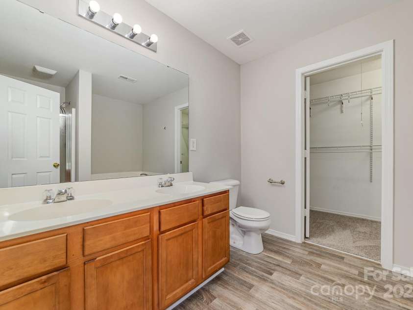4803 Roxfield Lane, Charlotte, NC 28215.  MLS# CAR4189559, YatesRealty ID 2523. Primary Bathroom