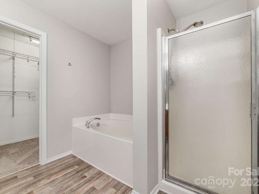 4803 Roxfield Lane, Charlotte, NC 28215.  MLS# CAR4189559, YatesRealty ID 2523. Primary Bathroom