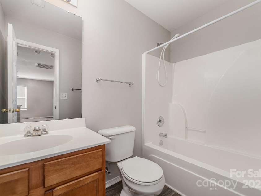 4803 Roxfield Lane, Charlotte, NC 28215.  MLS# CAR4189559, YatesRealty ID 2523. Upstairs Hall Bathroom