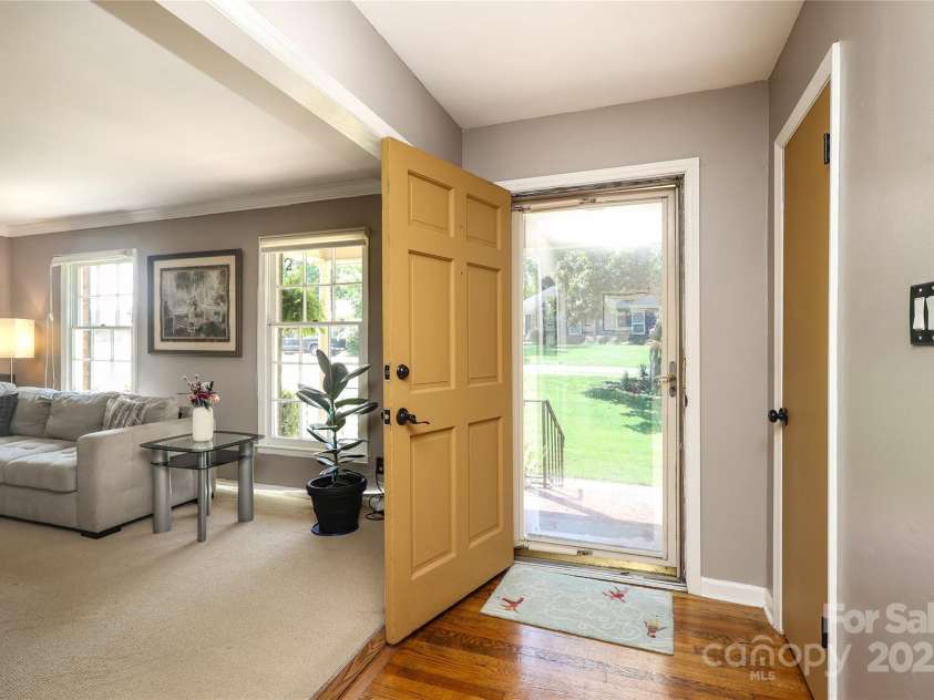 2443 Knickerbocker Drive, Charlotte, NC 28212.  MLS# CAR4261285, YatesRealty ID 25230. 