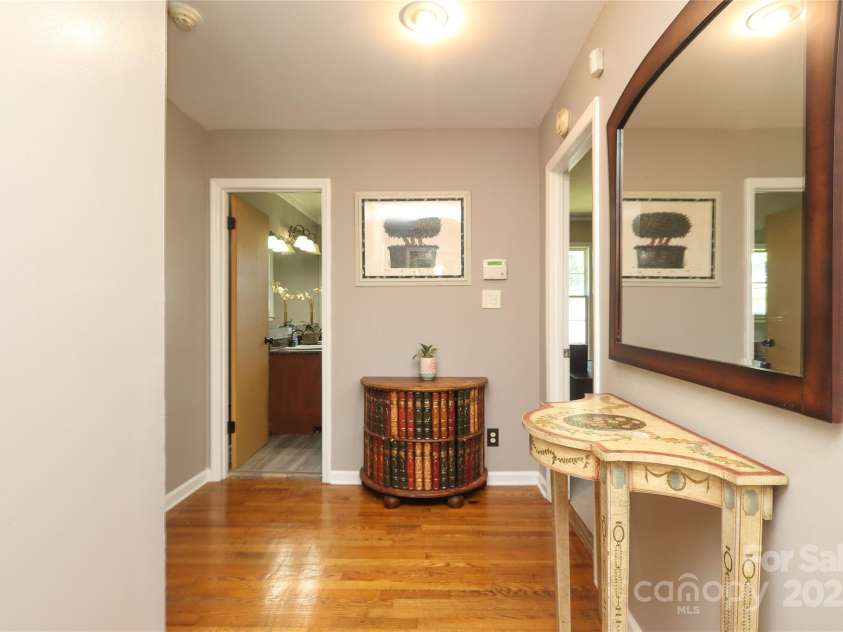 2443 Knickerbocker Drive, Charlotte, NC 28212.  MLS# CAR4261285, YatesRealty ID 25230. 