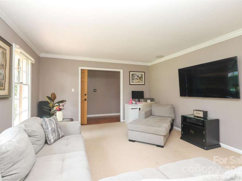 2443 Knickerbocker Drive, Charlotte, NC 28212.  MLS# CAR4261285, YatesRealty ID 25230. 