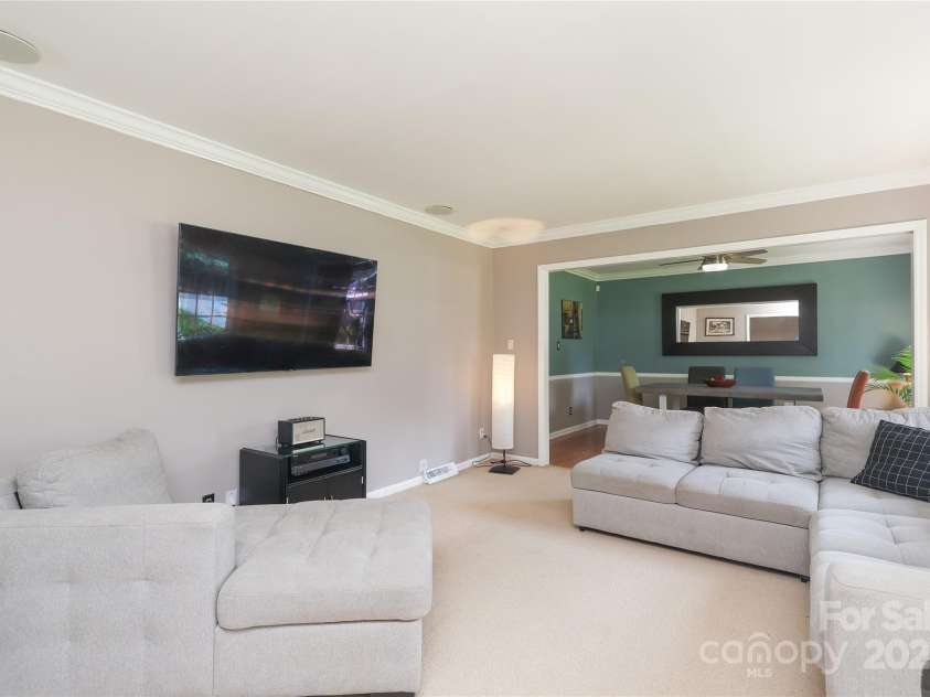 2443 Knickerbocker Drive, Charlotte, NC 28212.  MLS# CAR4261285, YatesRealty ID 25230. 