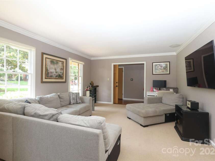 2443 Knickerbocker Drive, Charlotte, NC 28212.  MLS# CAR4261285, YatesRealty ID 25230. 
