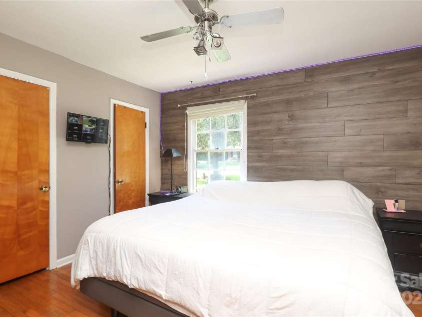 2443 Knickerbocker Drive, Charlotte, NC 28212.  MLS# CAR4261285, YatesRealty ID 25230. 
