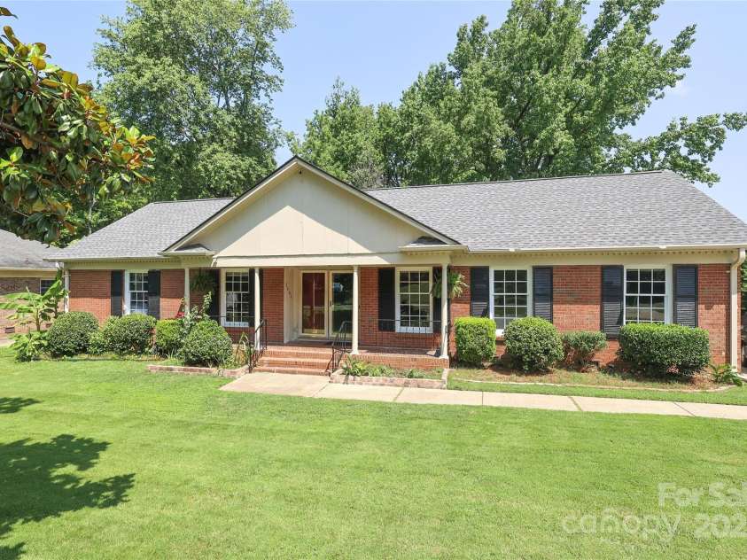 2443 Knickerbocker Drive, Charlotte, NC 28212.  MLS# CAR4261285, YatesRealty ID 25230. 