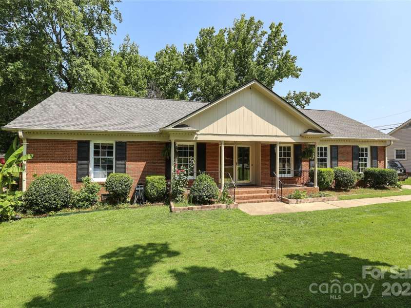2443 Knickerbocker Drive, Charlotte, NC 28212.  MLS# CAR4261285, YatesRealty ID 25230. 