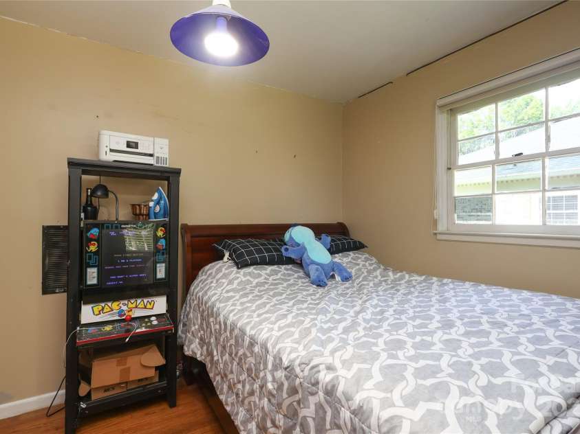 2443 Knickerbocker Drive, Charlotte, NC 28212.  MLS# CAR4261285, YatesRealty ID 25230. 