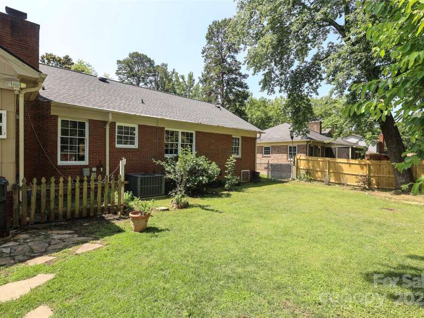 2443 Knickerbocker Drive, Charlotte, NC 28212.  MLS# CAR4261285, YatesRealty ID 25230. 