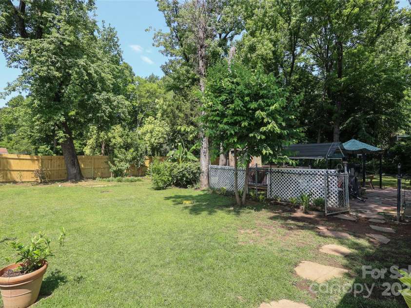 2443 Knickerbocker Drive, Charlotte, NC 28212.  MLS# CAR4261285, YatesRealty ID 25230. 