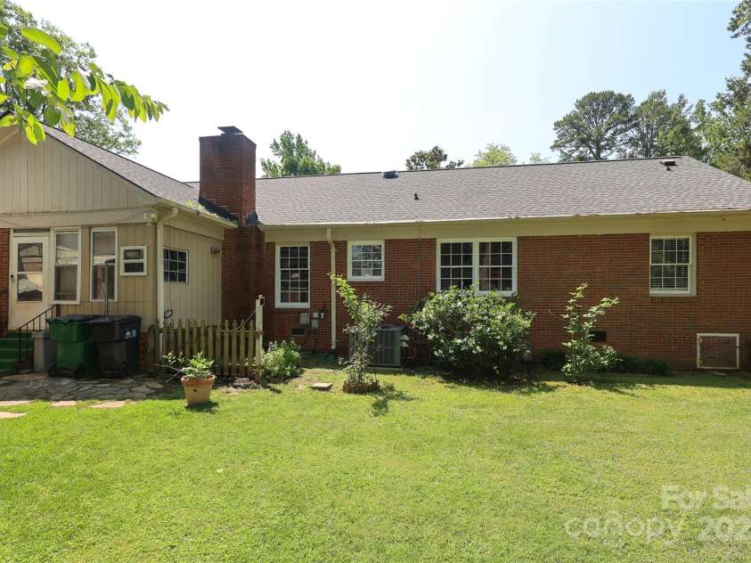 2443 Knickerbocker Drive, Charlotte, NC 28212.  MLS# CAR4261285, YatesRealty ID 25230. 