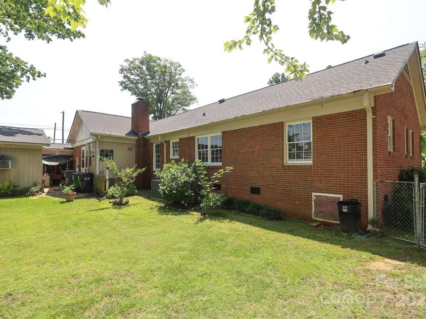 2443 Knickerbocker Drive, Charlotte, NC 28212.  MLS# CAR4261285, YatesRealty ID 25230. 
