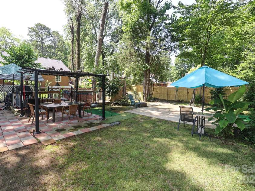 2443 Knickerbocker Drive, Charlotte, NC 28212.  MLS# CAR4261285, YatesRealty ID 25230. 