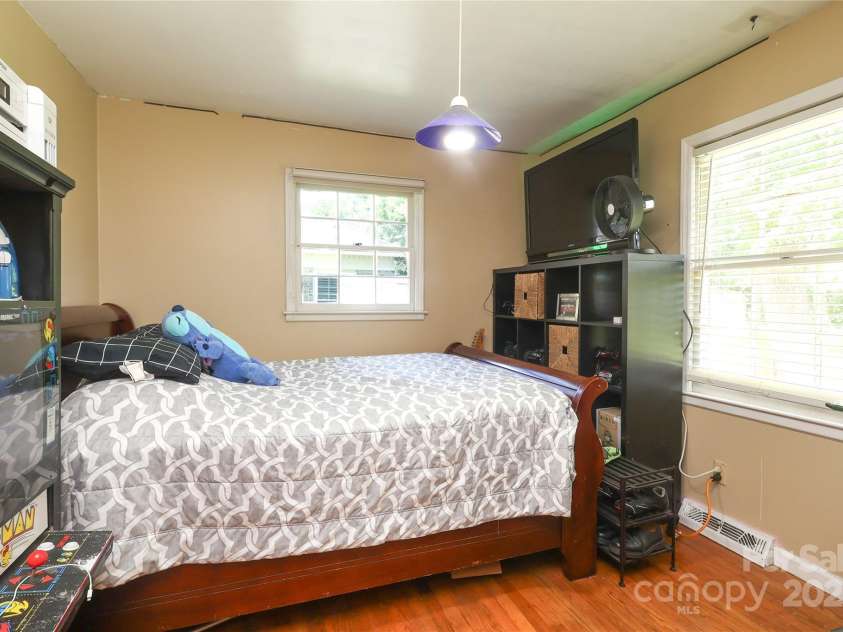 2443 Knickerbocker Drive, Charlotte, NC 28212.  MLS# CAR4261285, YatesRealty ID 25230. Bedroom #4