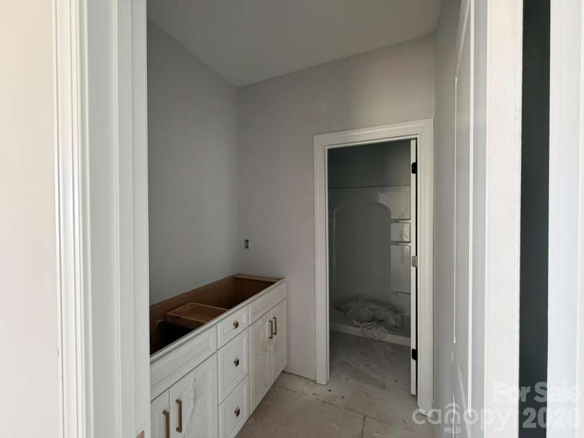 8012 James Query Road, Charlotte, NC 28227.  MLS# CAR4373107, YatesRealty ID 25230. Guest Bath