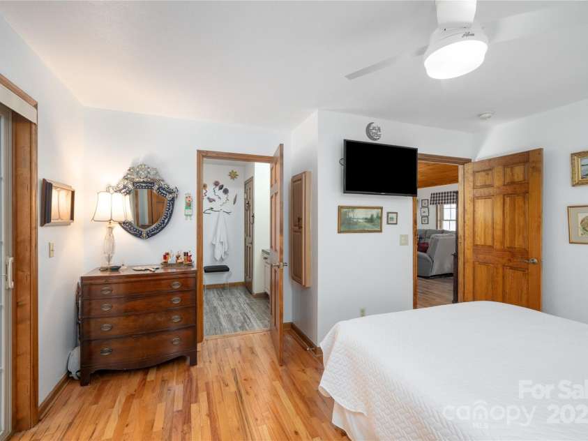 108 Pinnacle Road, Burnsville, NC 28714.  MLS# CAR4228730, YatesRealty ID 25231. 