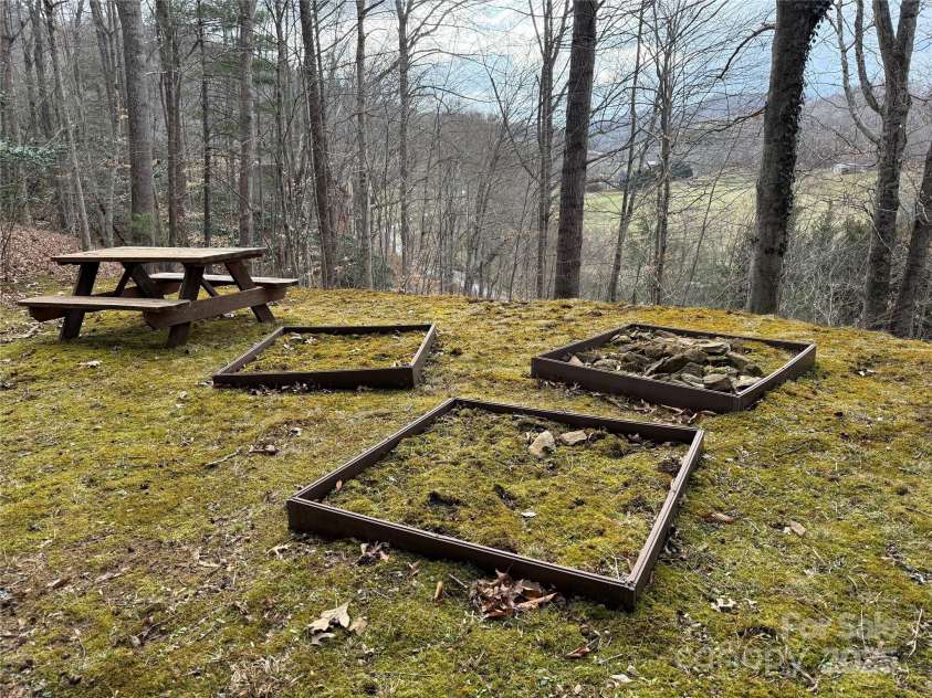 108 Pinnacle Road, Burnsville, NC 28714.  MLS# CAR4228730, YatesRealty ID 25231. 