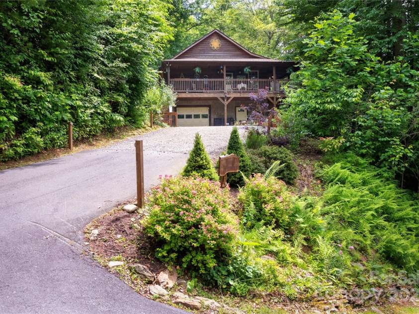 108 Pinnacle Road, Burnsville, NC 28714.  MLS# CAR4228730, YatesRealty ID 25231. 