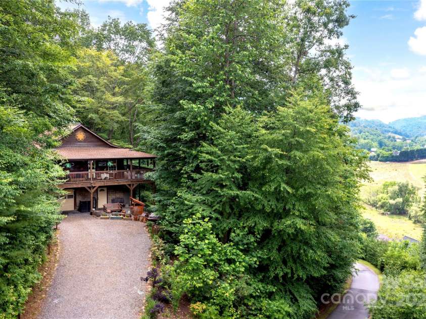 108 Pinnacle Road, Burnsville, NC 28714.  MLS# CAR4228730, YatesRealty ID 25231. 