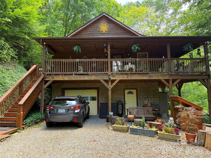 108 Pinnacle Road, Burnsville, NC 28714.  MLS# CAR4228730, YatesRealty ID 25231. 