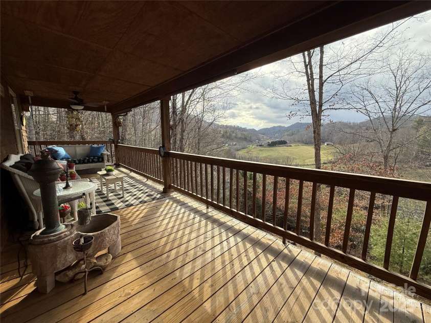 108 Pinnacle Road, Burnsville, NC 28714.  MLS# CAR4228730, YatesRealty ID 25231. Deck