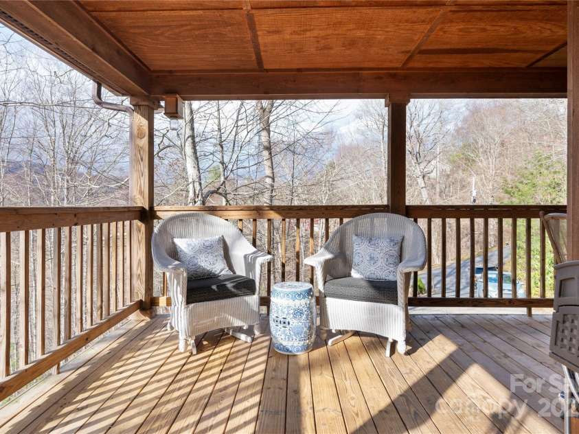 108 Pinnacle Road, Burnsville, NC 28714.  MLS# CAR4228730, YatesRealty ID 25231. Decks w/Views