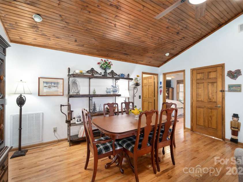 108 Pinnacle Road, Burnsville, NC 28714.  MLS# CAR4228730, YatesRealty ID 25231. Dining Area