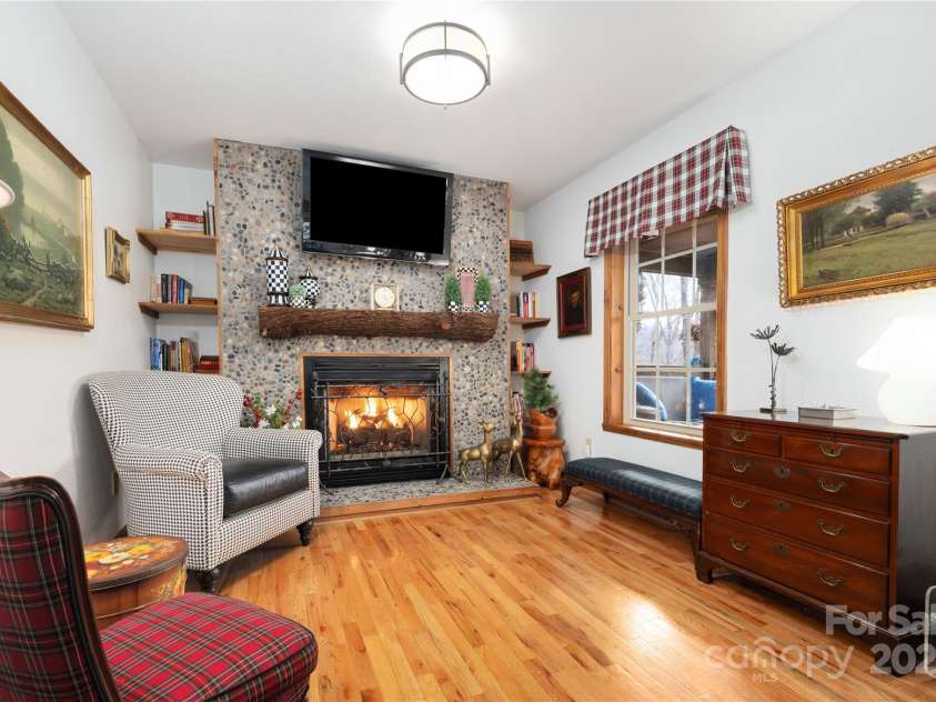 108 Pinnacle Road, Burnsville, NC 28714.  MLS# CAR4228730, YatesRealty ID 25231. Intimate Living room.