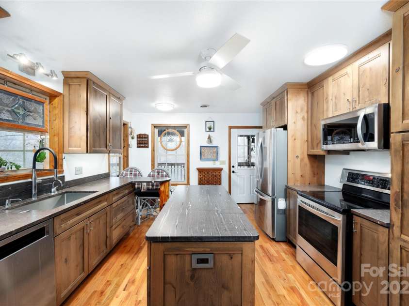 108 Pinnacle Road, Burnsville, NC 28714.  MLS# CAR4228730, YatesRealty ID 25231. Kitchen