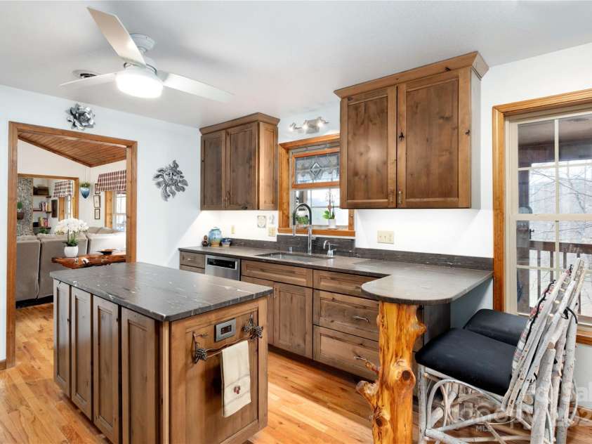 108 Pinnacle Road, Burnsville, NC 28714.  MLS# CAR4228730, YatesRealty ID 25231. Kitchen