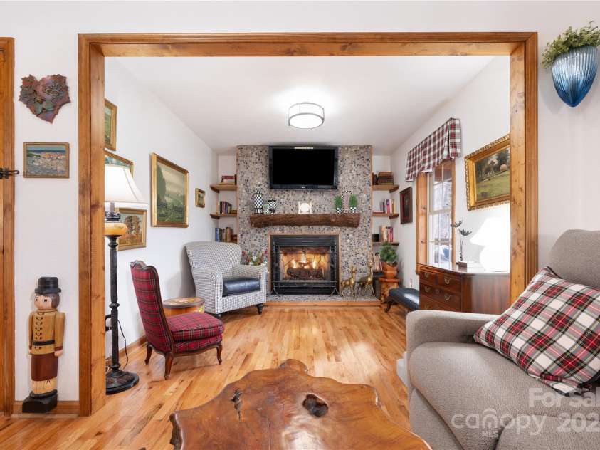 108 Pinnacle Road, Burnsville, NC 28714.  MLS# CAR4228730, YatesRealty ID 25231. Living Roon w/vented Fireplace