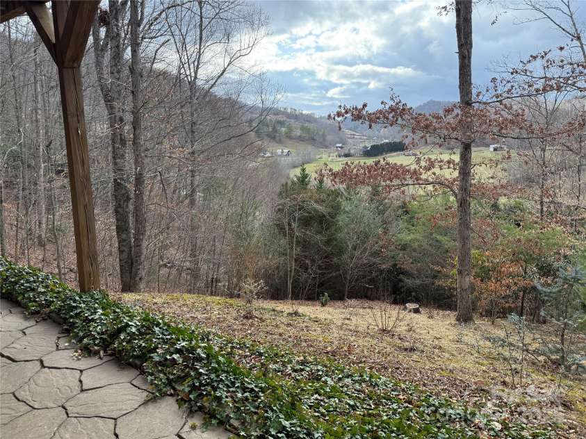 108 Pinnacle Road, Burnsville, NC 28714.  MLS# CAR4228730, YatesRealty ID 25231. Lower level side