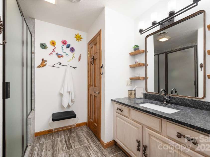 108 Pinnacle Road, Burnsville, NC 28714.  MLS# CAR4228730, YatesRealty ID 25231. Master Bath