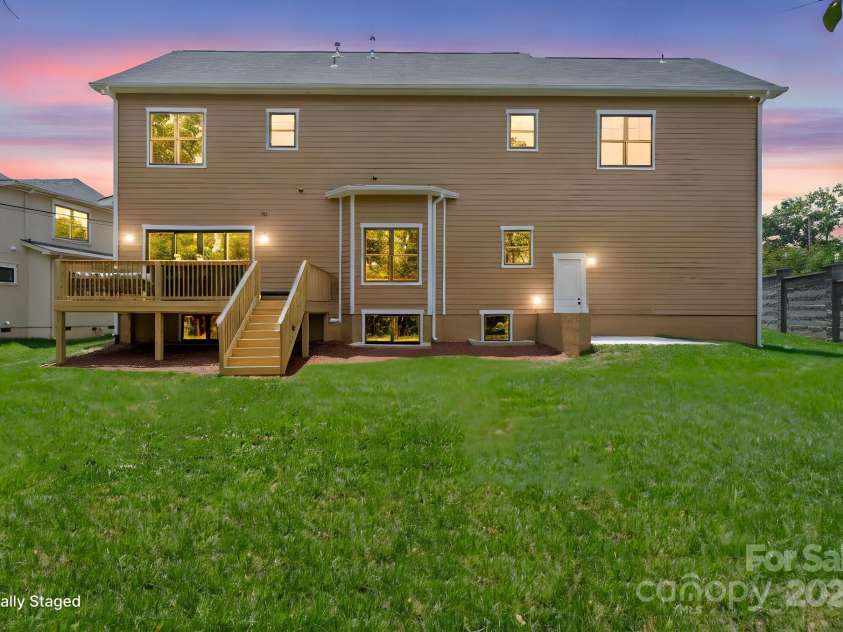 4015 Randolph Road, Charlotte, NC 28211.  MLS# CAR4268980, YatesRealty ID 25232. 