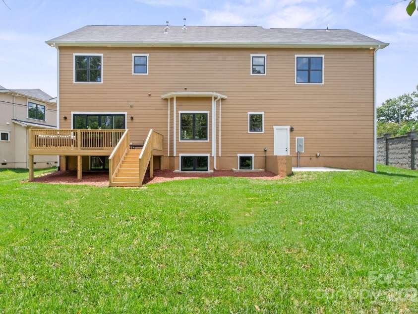 4015 Randolph Road, Charlotte, NC 28211.  MLS# CAR4268980, YatesRealty ID 25232. 
