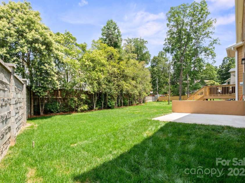 4015 Randolph Road, Charlotte, NC 28211.  MLS# CAR4268980, YatesRealty ID 25232. 