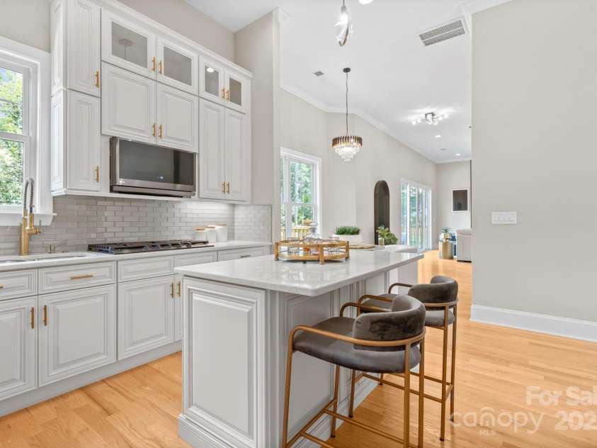 4015 Randolph Road, Charlotte, NC 28211.  MLS# CAR4268980, YatesRealty ID 25232. 