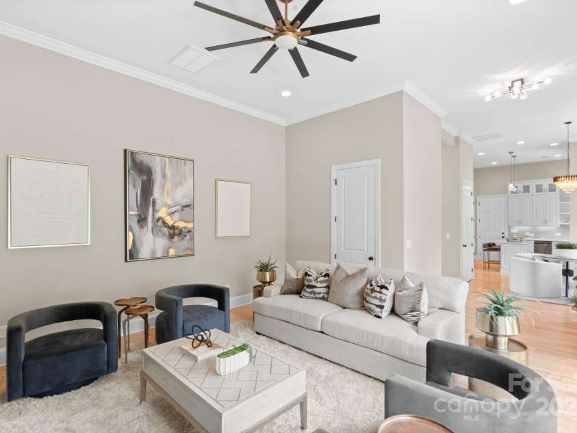 4015 Randolph Road, Charlotte, NC 28211.  MLS# CAR4268980, YatesRealty ID 25232. 