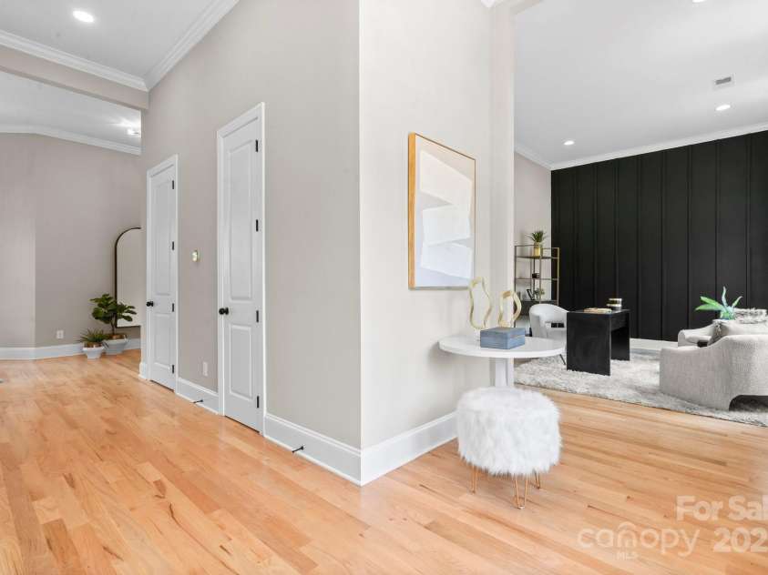4015 Randolph Road, Charlotte, NC 28211.  MLS# CAR4268980, YatesRealty ID 25232. 