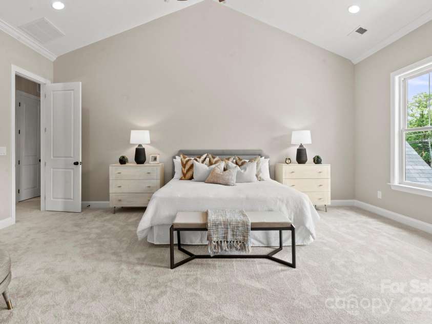 4015 Randolph Road, Charlotte, NC 28211.  MLS# CAR4268980, YatesRealty ID 25232. 