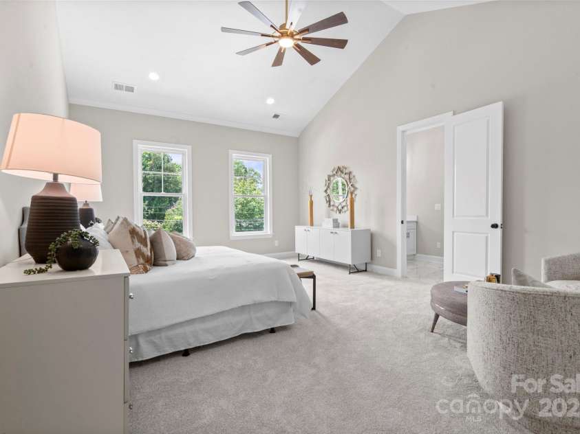 4015 Randolph Road, Charlotte, NC 28211.  MLS# CAR4268980, YatesRealty ID 25232. 