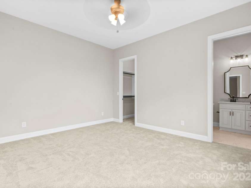 4015 Randolph Road, Charlotte, NC 28211.  MLS# CAR4268980, YatesRealty ID 25232. 