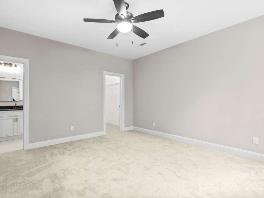 4015 Randolph Road, Charlotte, NC 28211.  MLS# CAR4268980, YatesRealty ID 25232. 