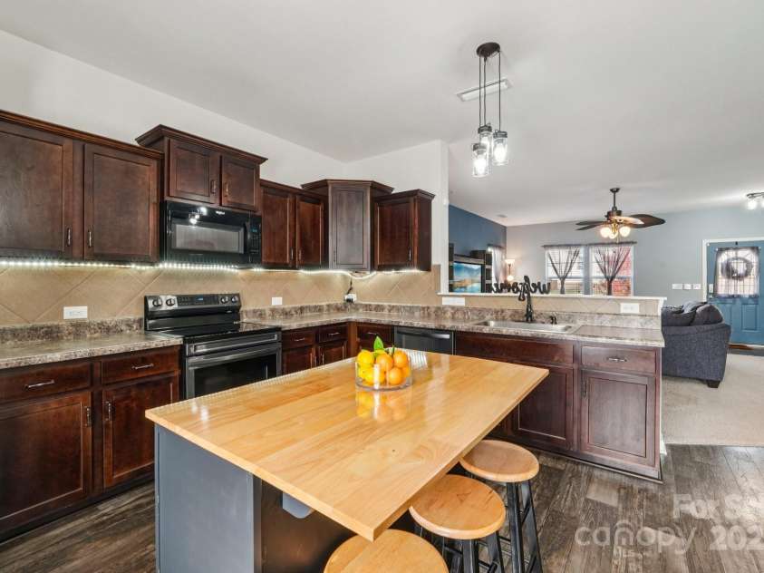 189 Fesperman Circle, Troutman, NC 28166.  MLS# CAR4318549, YatesRealty ID 25234. 