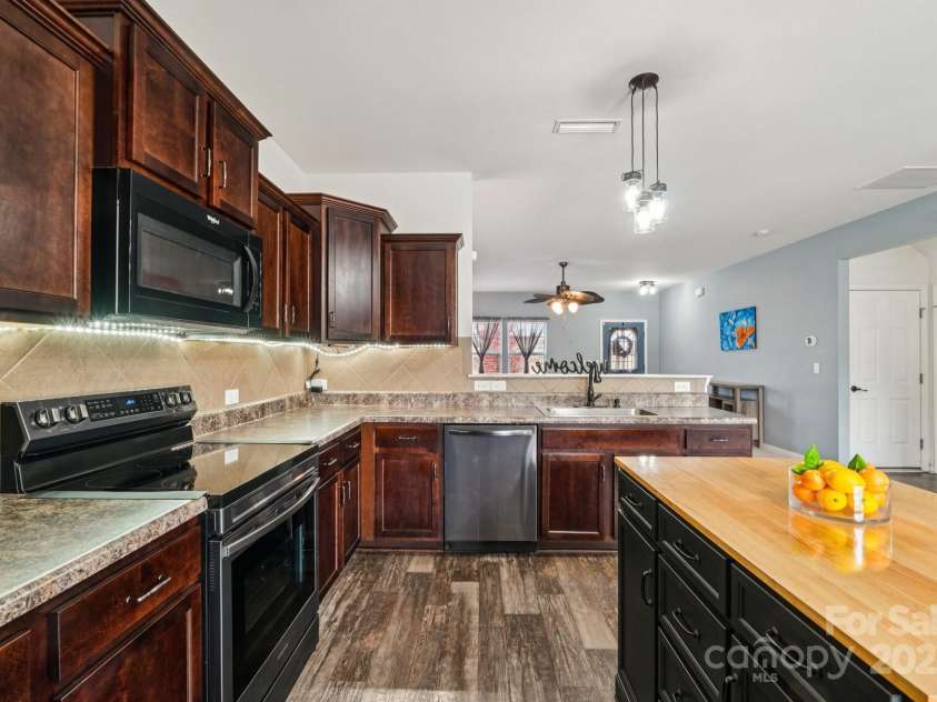 189 Fesperman Circle, Troutman, NC 28166.  MLS# CAR4318549, YatesRealty ID 25234. 